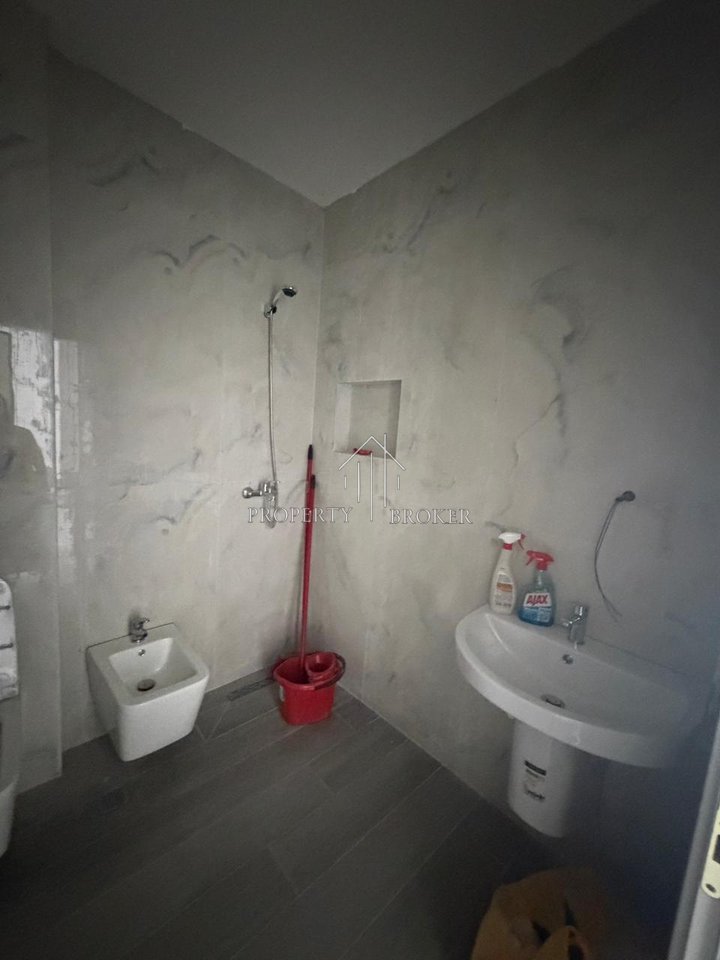 Affittasi appartamento 1+1 a Zogu i Zi, Residenza S-Block (ideale per diverse attività commerciali)!