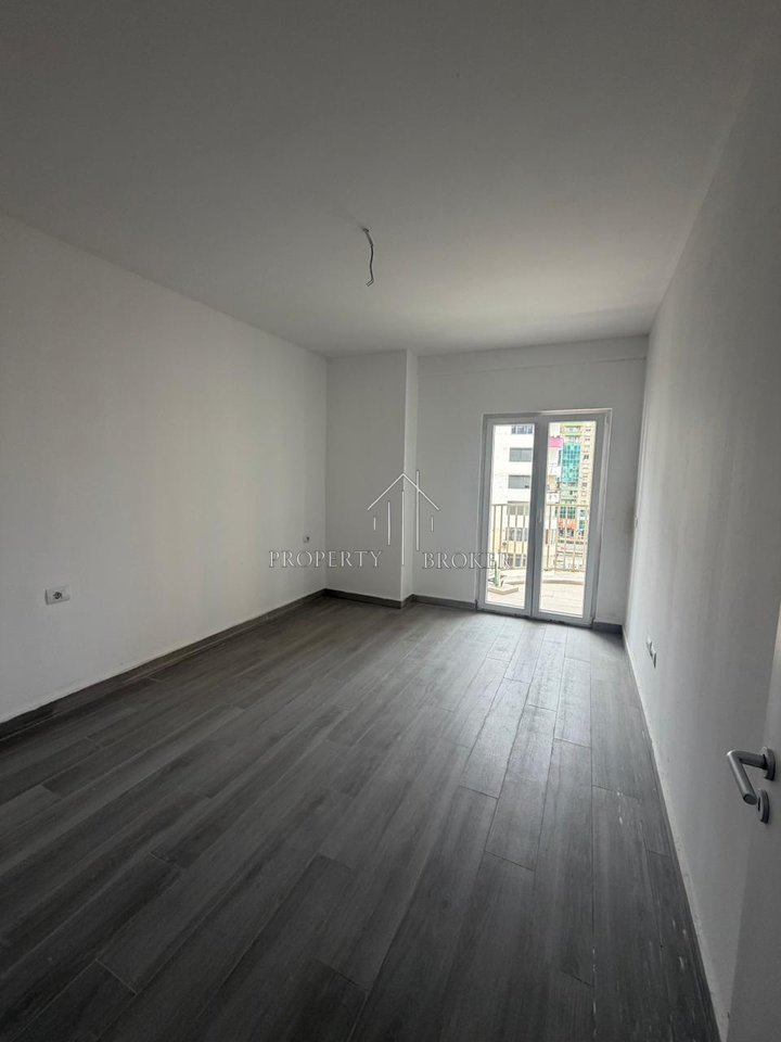 Affittasi appartamento 1+1 a Zogu i Zi, Residenza S-Block (ideale per diverse attività commerciali)!