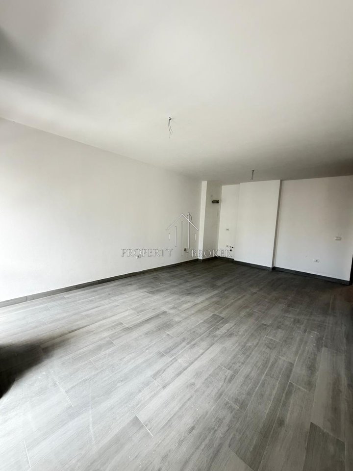 Affittasi appartamento 1+1 a Zogu i Zi, Residenza S-Block (ideale per diverse attività commerciali)!