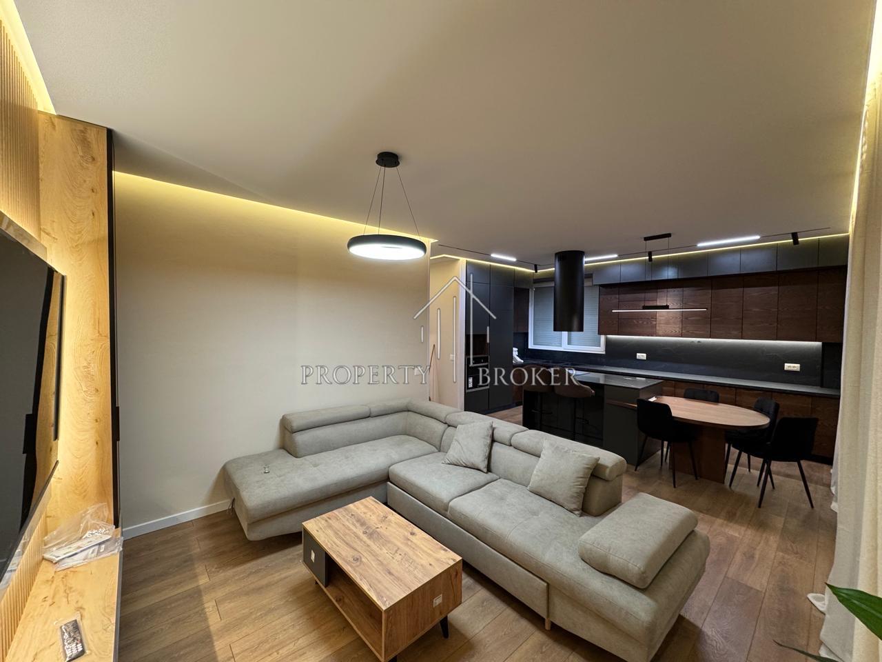 Apartment 2+1+2+2 Balconies + 🅿️ available near the Botanical Garden