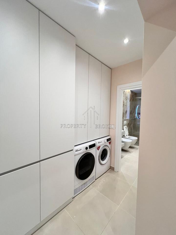 A 2+1 apartment is for rent in the Center.