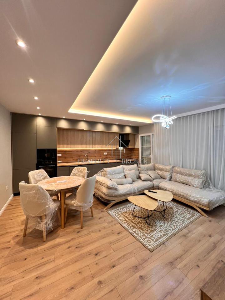A 2+1 apartment is for rent in the Center.
