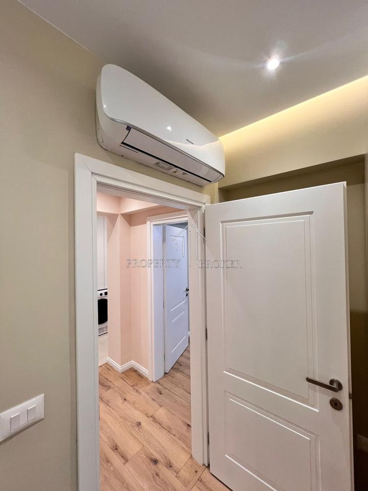 A 2+1 apartment is for rent in the Center.