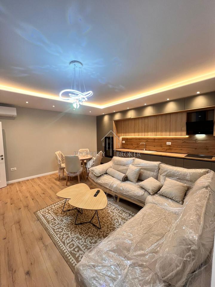 A 2+1 apartment is for rent in the Center.