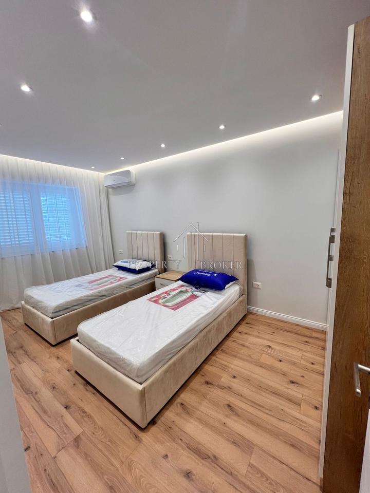 A 2+1 apartment is for rent in the Center.