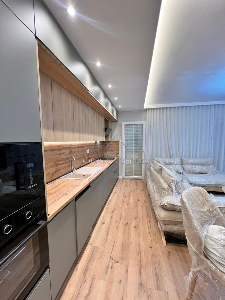 A 2+1 apartment is for rent in the Center.