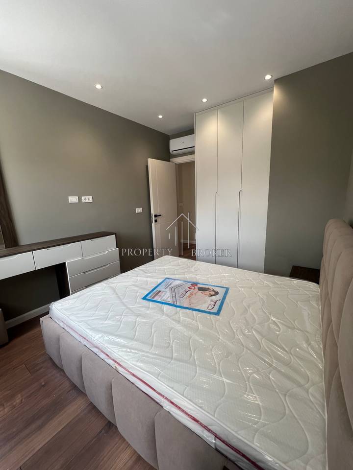 Shitet apartament 1+1  tek Prokuroria e Tiranes,Mine Peza!