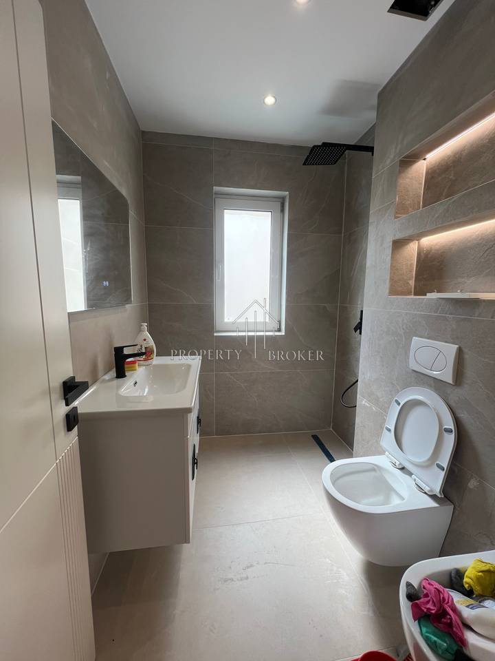 Shitet apartament 1+1  tek Prokuroria e Tiranes,Mine Peza!
