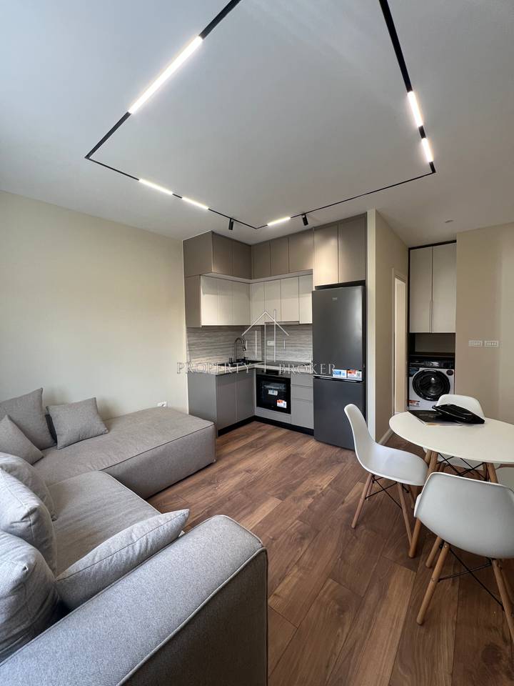 Shitet apartament 1+1  tek Prokuroria e Tiranes,Mine Peza!