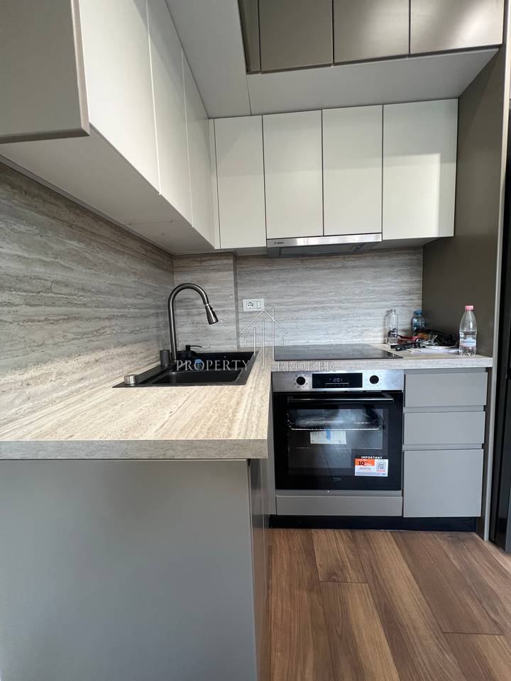 Shitet apartament 1+1  tek Prokuroria e Tiranes,Mine Peza!