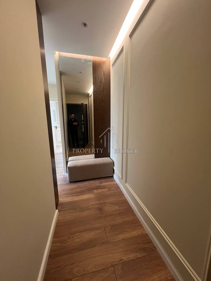 Shitet apartament 1+1  tek Prokuroria e Tiranes,Mine Peza!