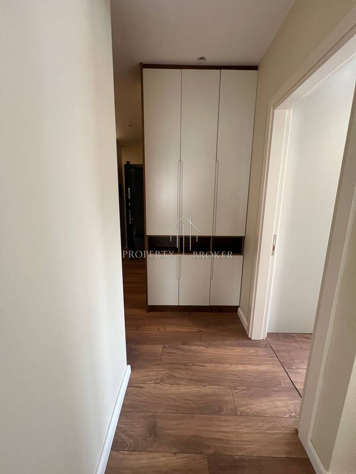 Shitet apartament 1+1  tek Prokuroria e Tiranes,Mine Peza!