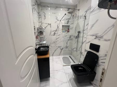Jepet me qera apartament 2+1tek Ish fusha Aviacionit!