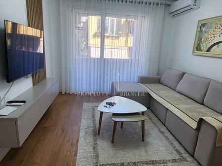 2+1+2 apartment for rent on Dibra Street!