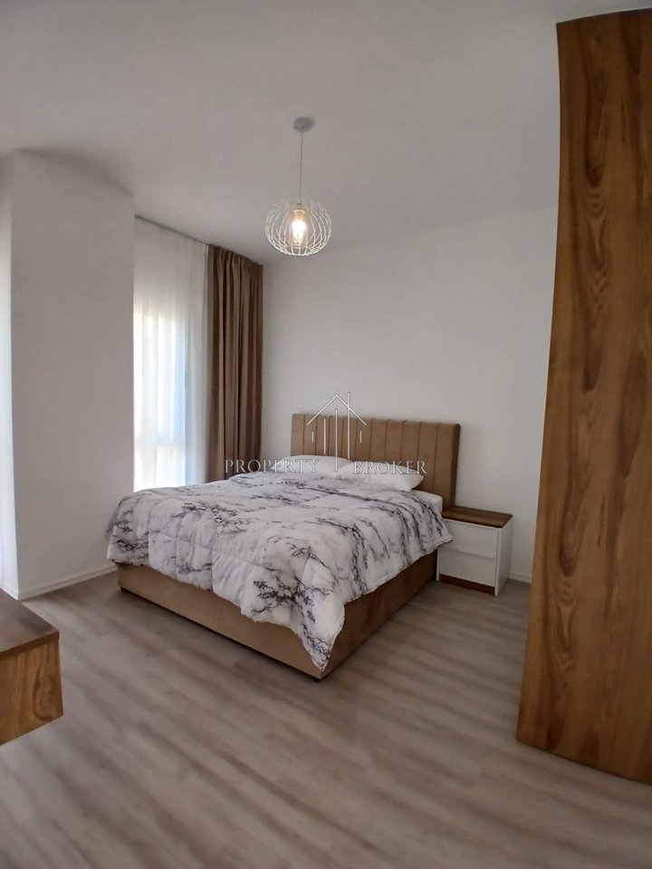 Jepet me qera apartament 2+1 Rruga Xhanfize Keko,Xhamllik!