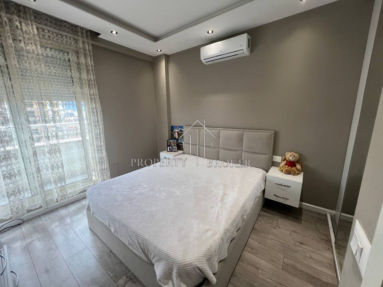Jepet me qera apartament 2+1tek Ish fusha Aviacionit!