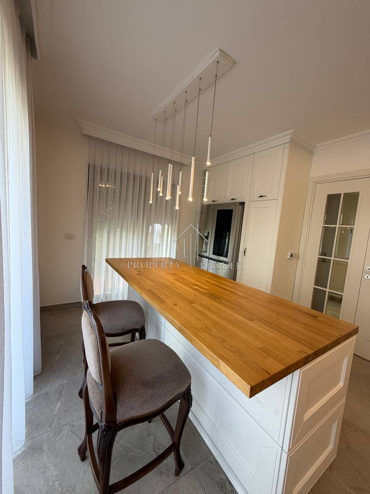 🛎️Villa indipendente in vendita a Porta e Gjelber, Sauk