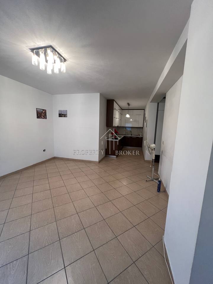 A 2+1 apartment for rent on Petrela Street, Jordan Misja!