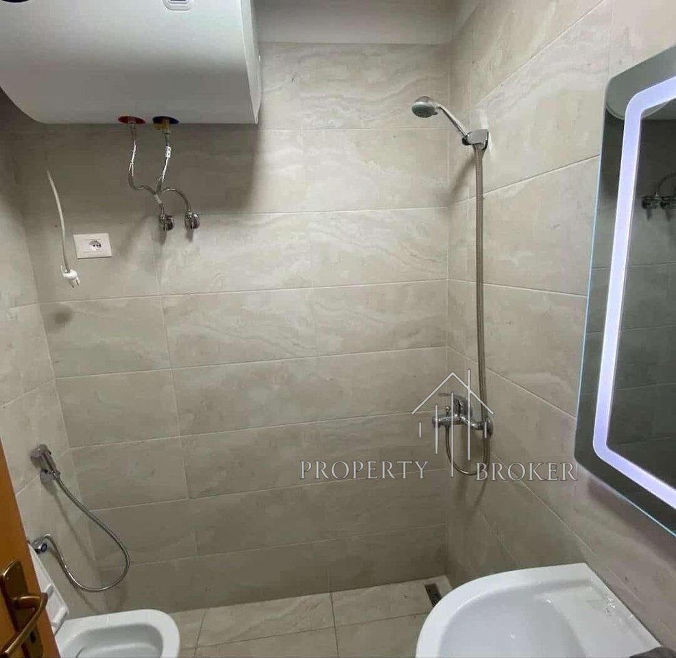 Jepet me qera apartament 1+1+post parkimi tek pallati me Shigjeta!