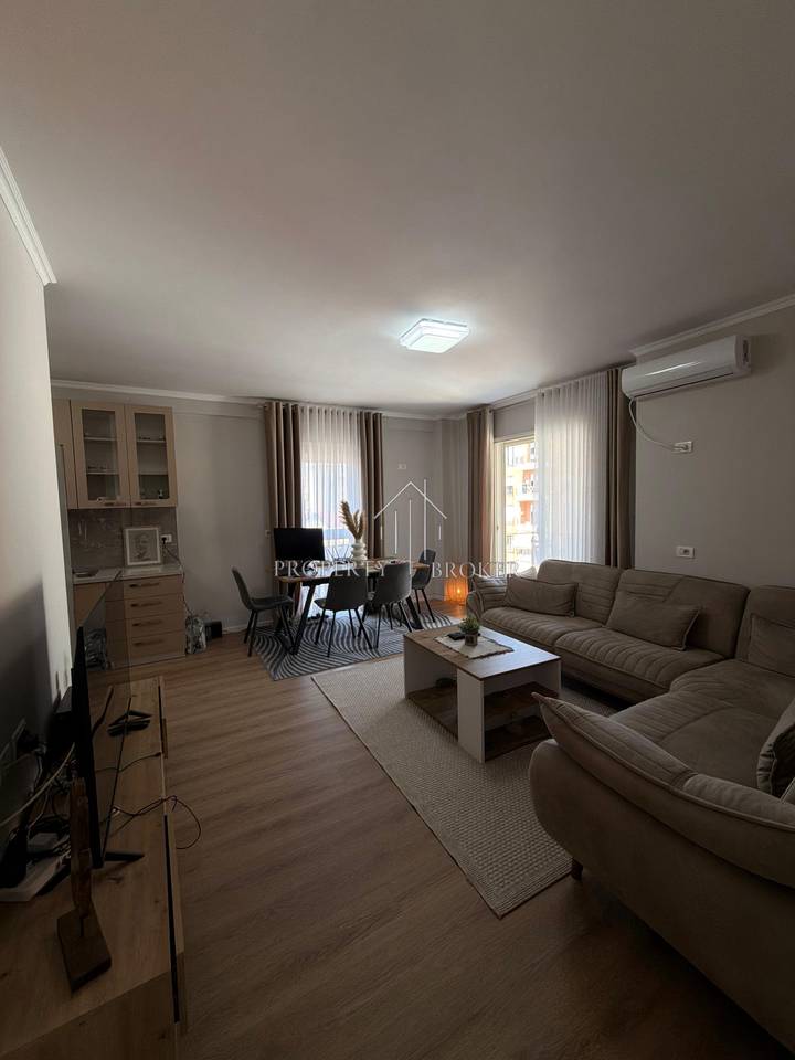 A 2+1 apartment is for rent near the Tirana Prosecutor's Office.