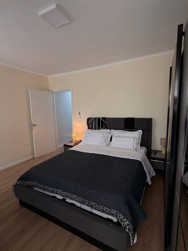 A 2+1 apartment is for rent near the Tirana Prosecutor's Office.
