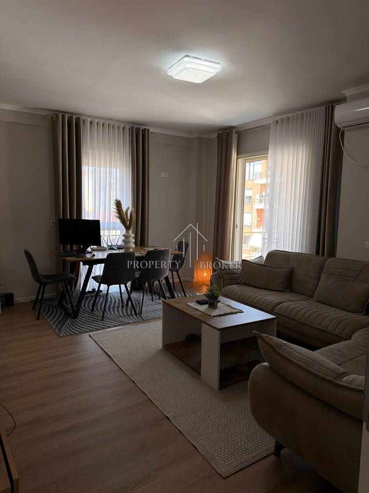 A 2+1 apartment is for rent near the Tirana Prosecutor's Office.