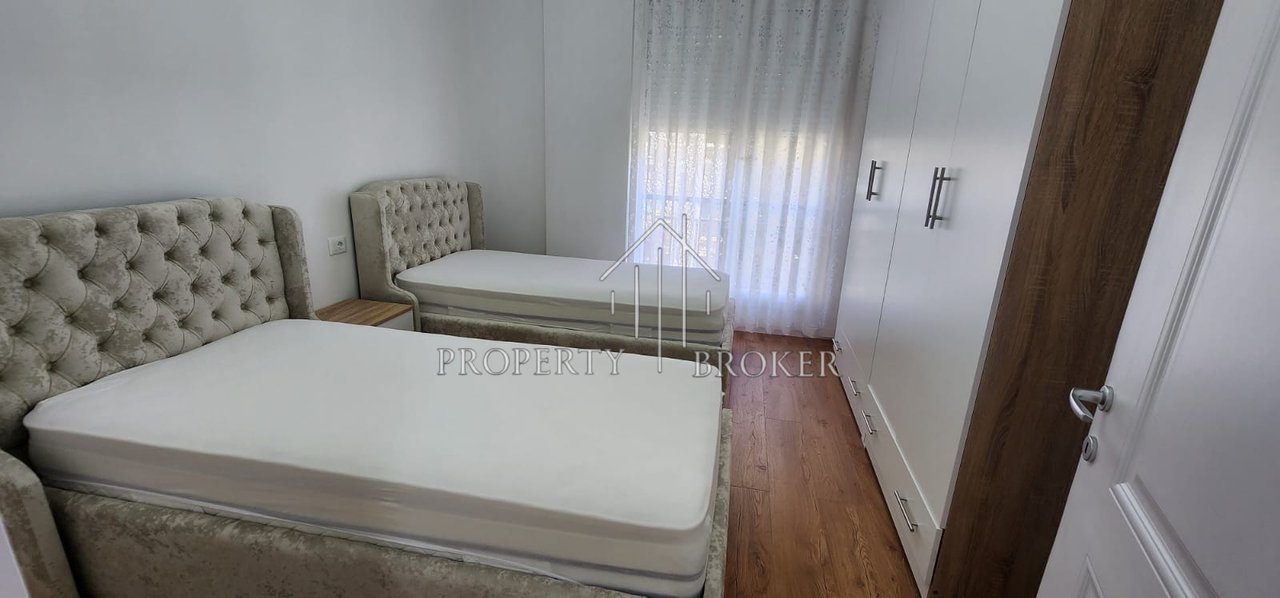 2+1+2 apartment for rent on Dibra Street!