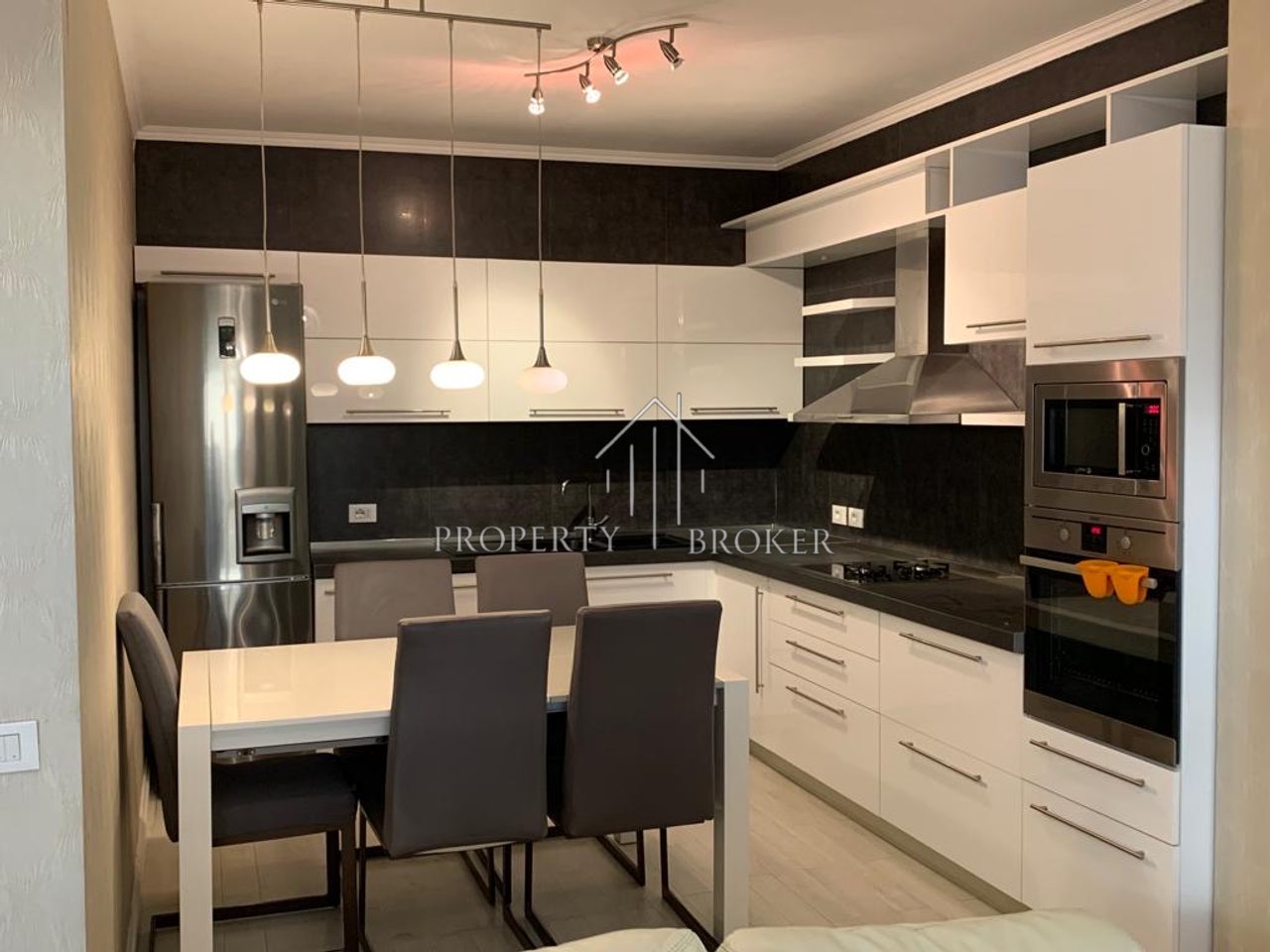Jepet me qera apartament 3+1+2Ttek Komplesksi Gener 2,Jordan Misja!