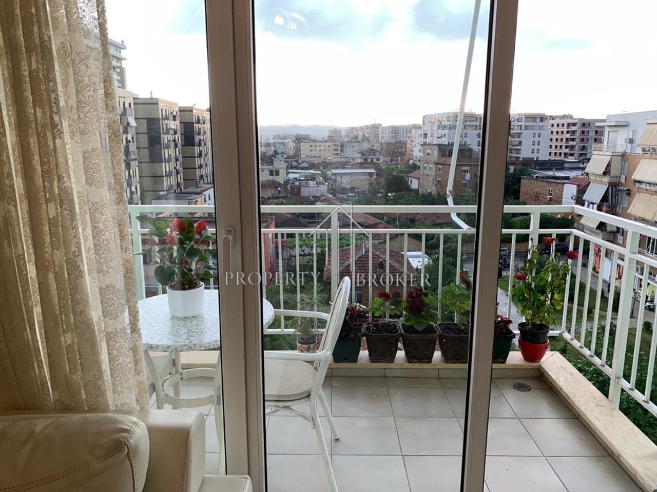 Jepet me qera apartament 3+1+2Ttek Komplesksi Gener 2,Jordan Misja!