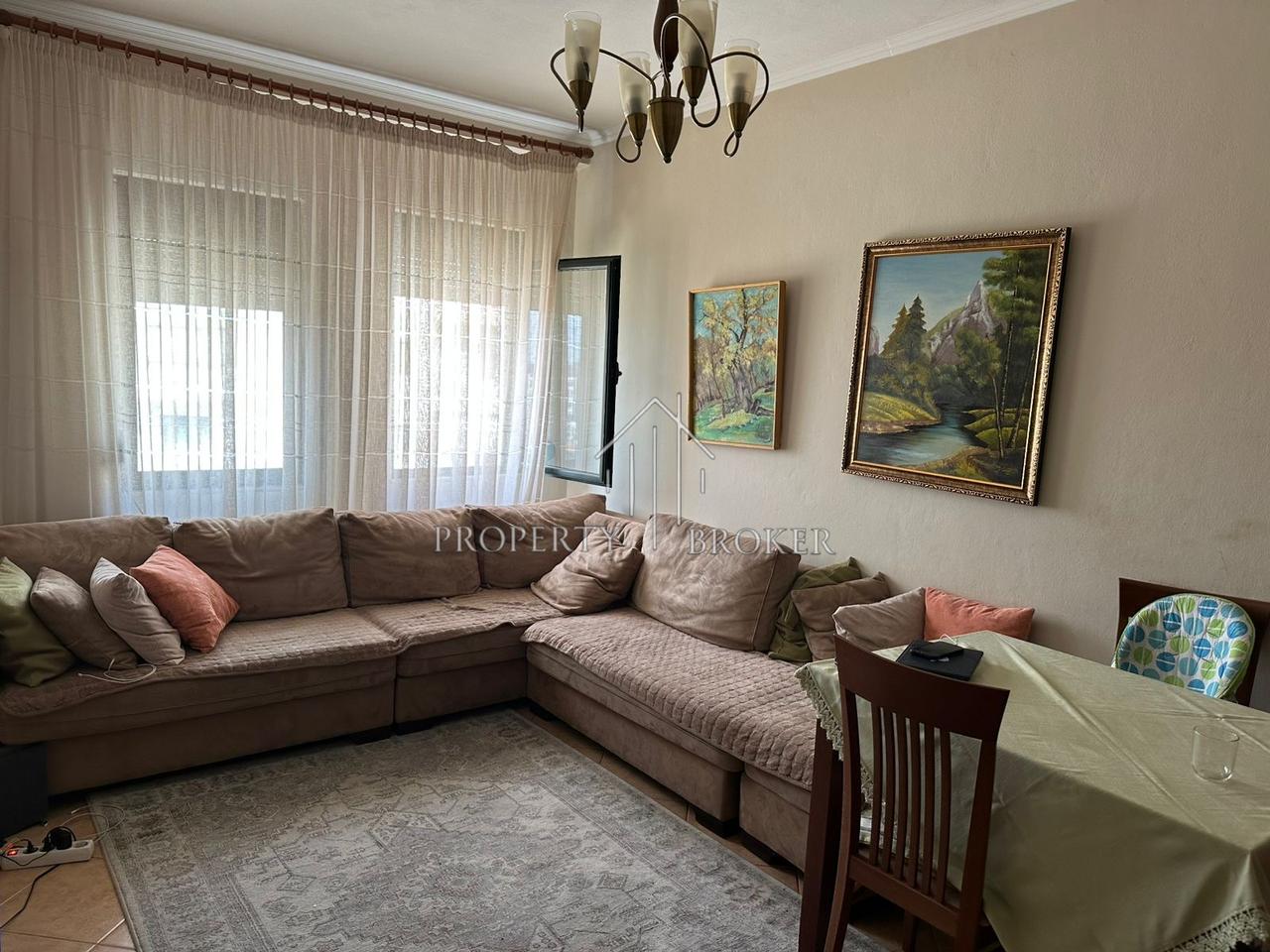 Jepet me qera apartament 2+1 tek Rruga Artan Borici,Fresk!