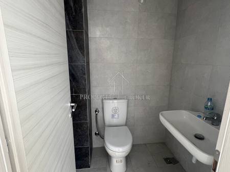 Business premises for sale near the Red School, New Bazaar!
