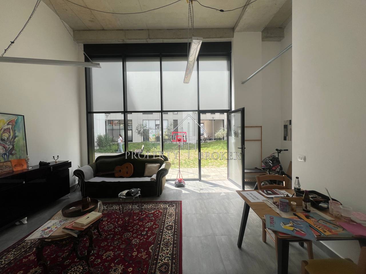 Si affitta ambiente commerciale nel complesso Marga, Via Jordan Misja!