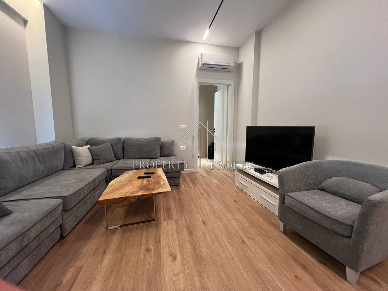 1+1 apartment for rent at Ndregjoni Complex, Don Bosko!
