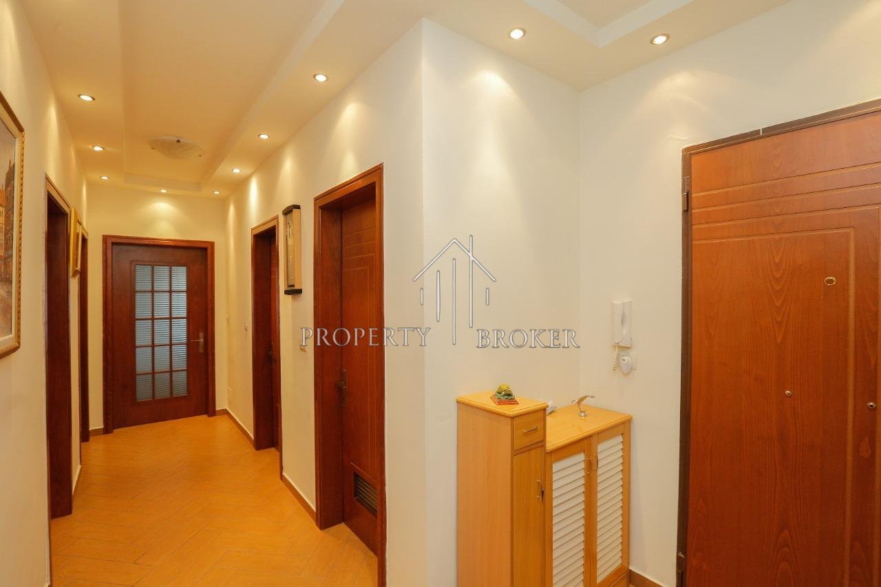 A 3+1+2 apartment is for rent at the Tid Apartments, Don Bosko!