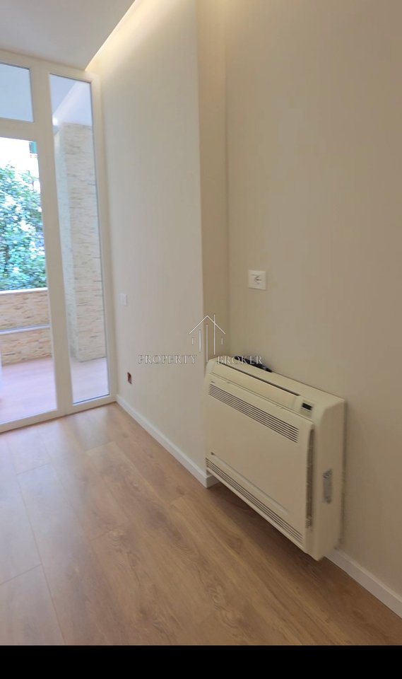 Shitet apartamenti 1+1 tek Komuna e Parisit!,Rruga Tish Dahija