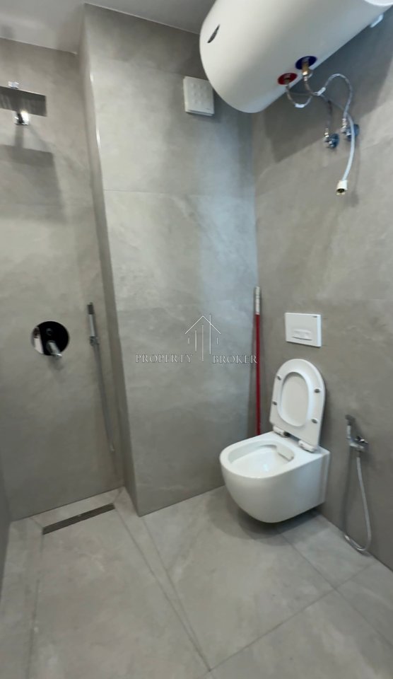 Shitet apartamenti 1+1 tek Komuna e Parisit!,Rruga Tish Dahija