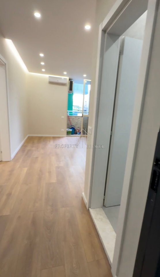Shitet apartamenti 1+1 tek Komuna e Parisit!,Rruga Tish Dahija