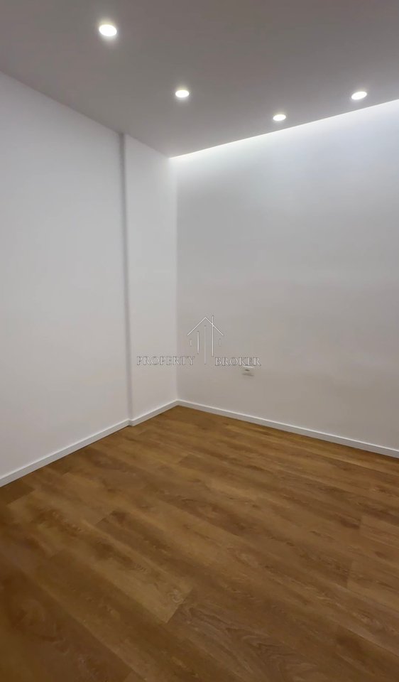 Shitet apartamenti 1+1 tek Komuna e Parisit!,Rruga Tish Dahija
