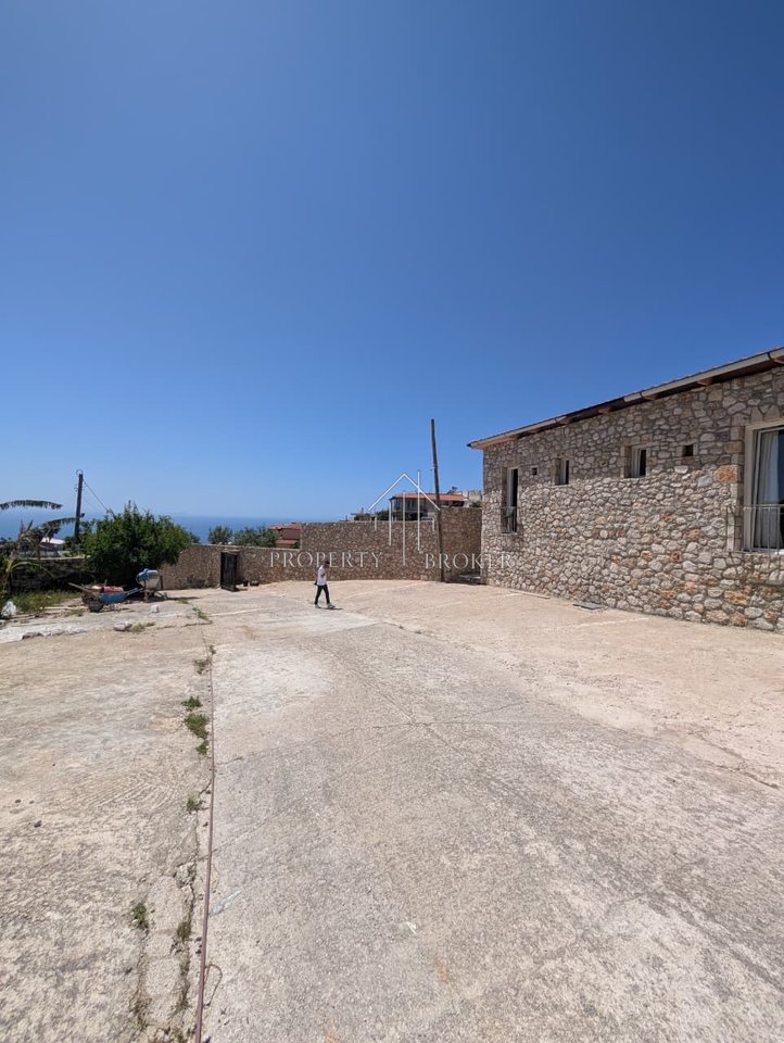 Shitet Hotel &amp; Vile ne Dhermi!