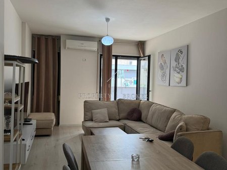 Jepet me qera apartament 2+1+ verand tek Hipoteka