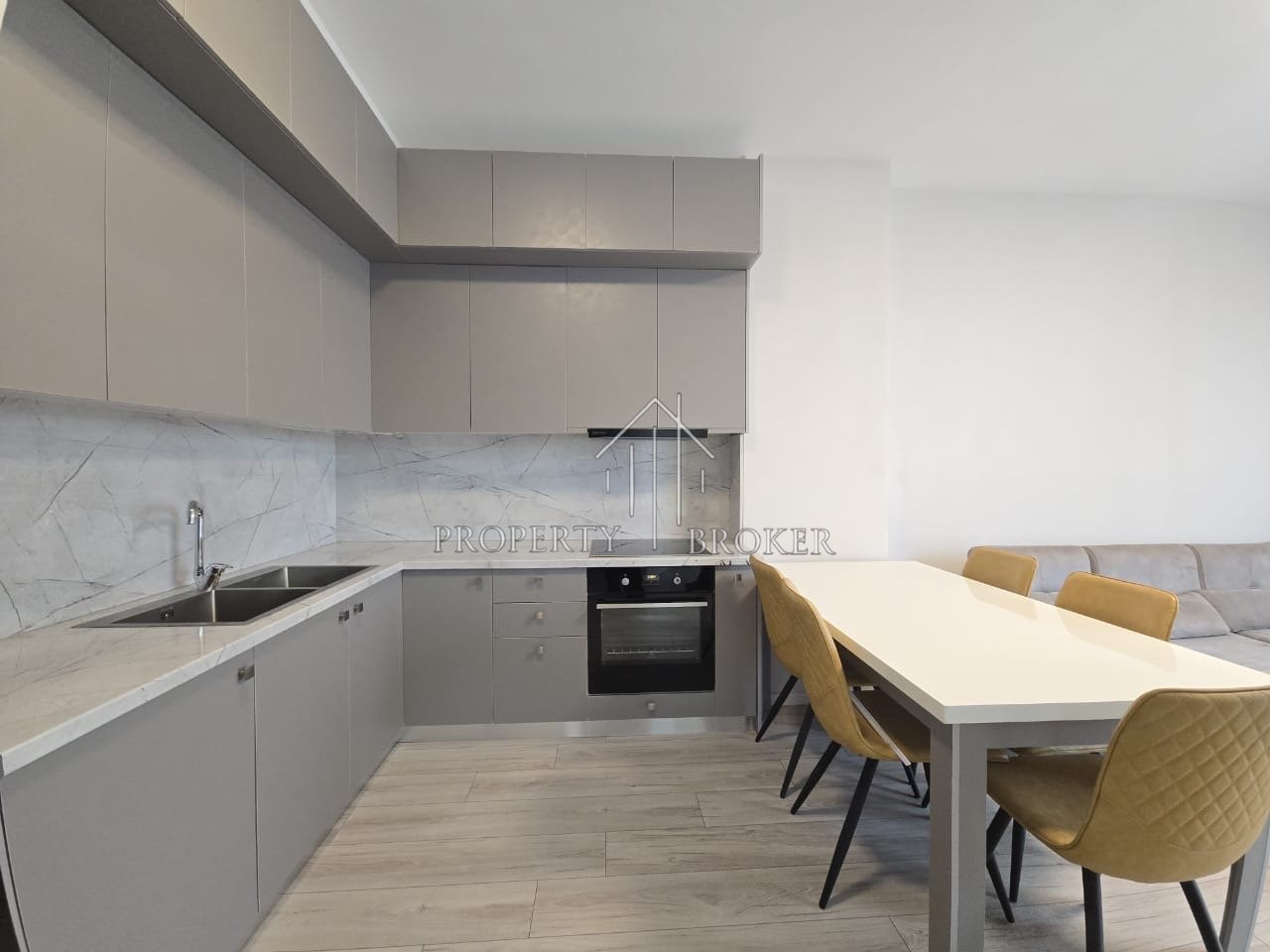Jepet me qera apartament 1+1 Komuna Parisit, tek Keshi!