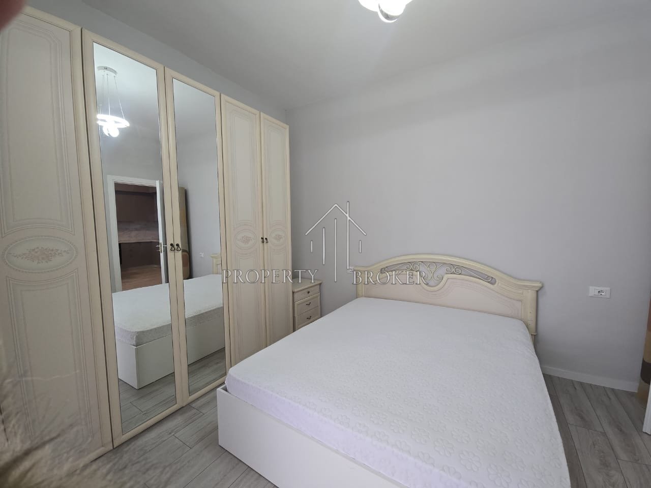 Jepet me qera apartament 1+1 Komuna Parisit, tek Keshi!