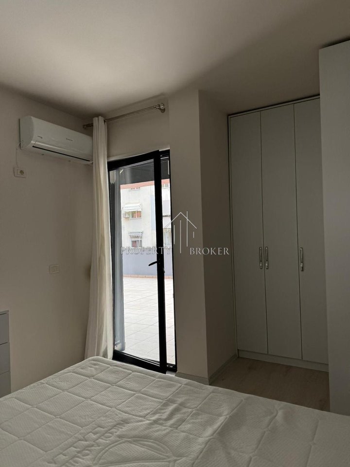 Jepet me qera apartament 2+1+ verand tek Hipoteka