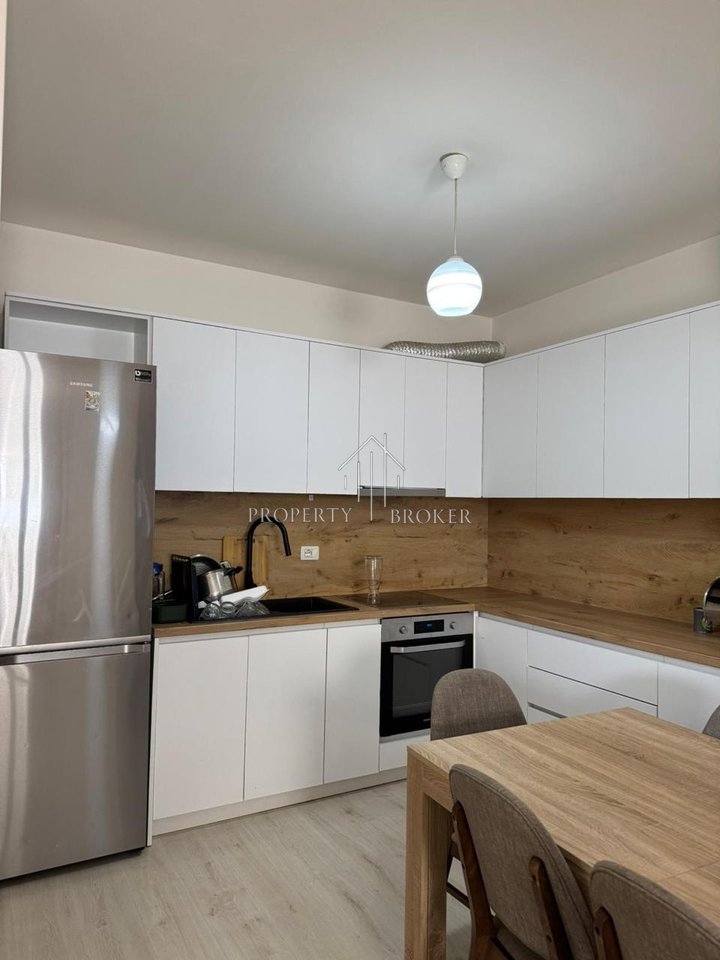 Jepet me qera apartament 2+1+ verand tek Hipoteka