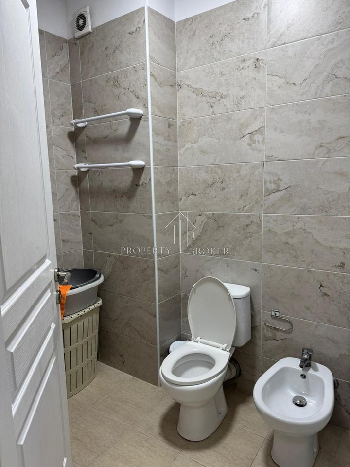 Jepet me qera apartament 2+1+ verand tek Hipoteka