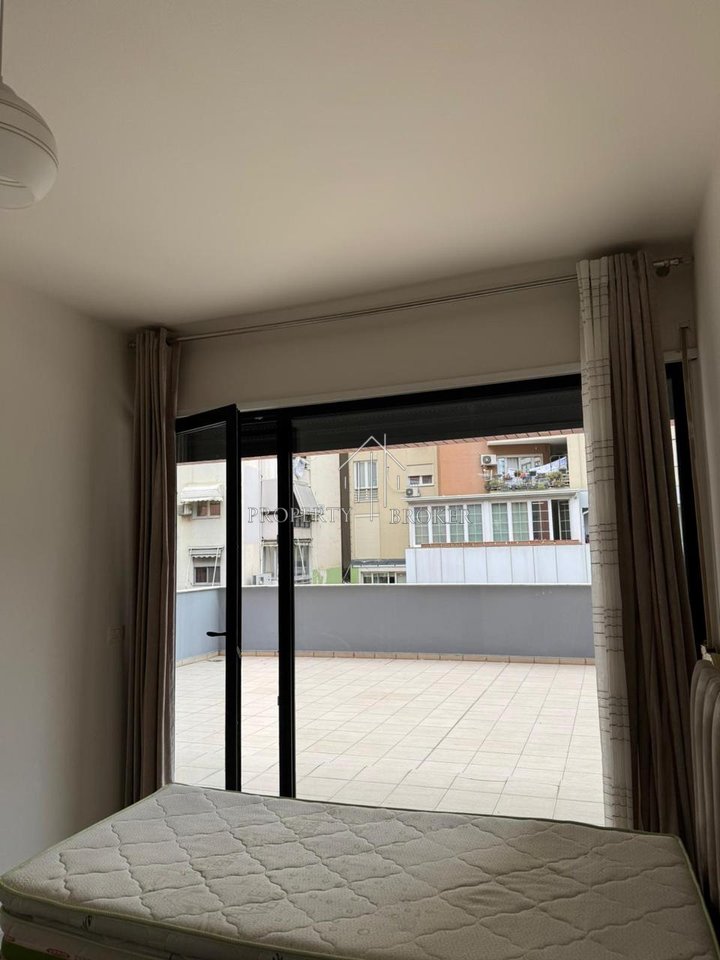 Jepet me qera apartament 2+1+ verand tek Hipoteka