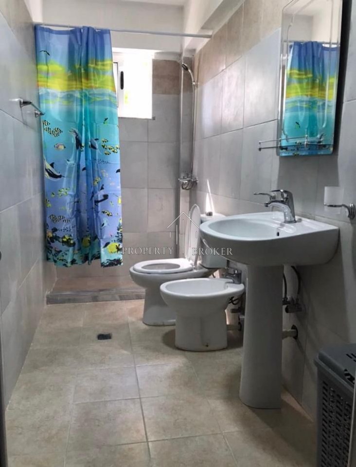 Jepet me qera hyrje private 1+1 ne Laprake