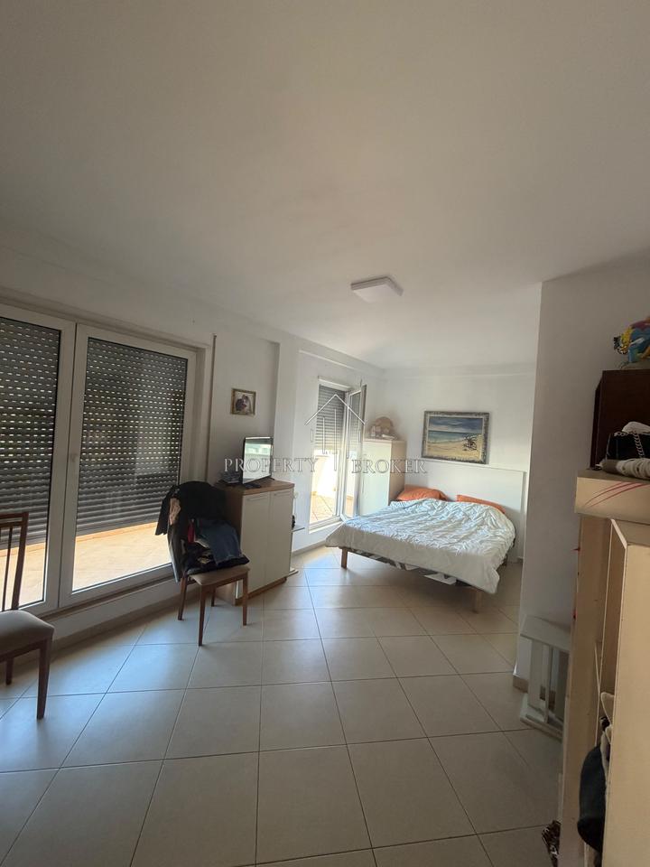 🏡 Shitet apartament 2+1+2+Verande, tek Kompleksi Gener 2, Rruga Jordan Misja!