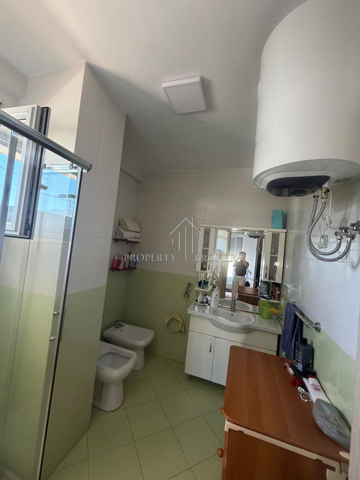 🏡 Shitet apartament 2+1+2+Verande, tek Kompleksi Gener 2, Rruga Jordan Misja!