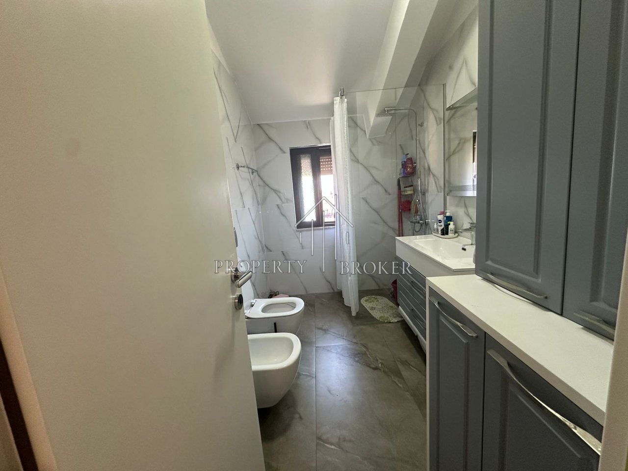 🏡 Appartamento attico 2+1 in affitto  Xhamlliku